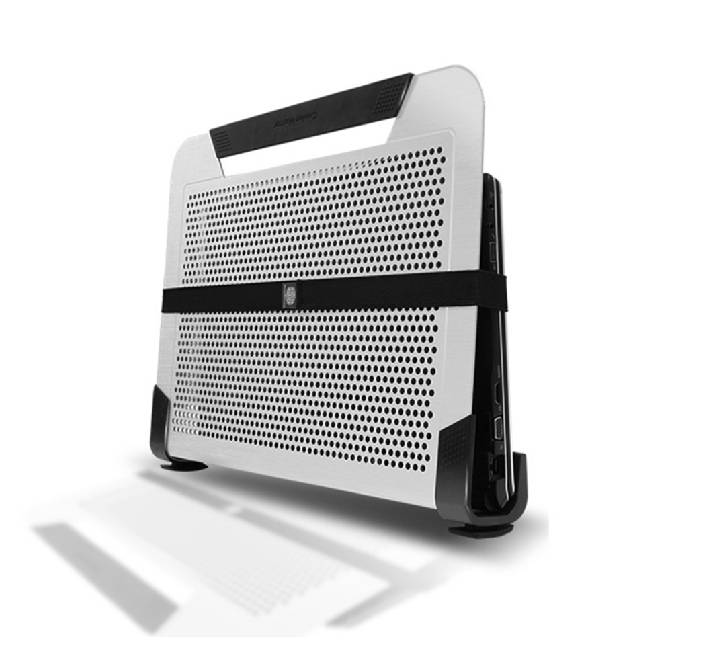 Cooler Master Notepal U3 Plus Silver laptop cooling pad highlighting its hairline brushed aluminum ventilation surface mesh.