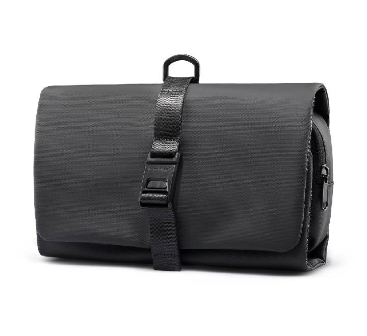 Mark Ryden MR59T Wet-Dry Separate Toiletry Bag in Elegant Black - Front view showing premium splash-resistant Oxford fabric.