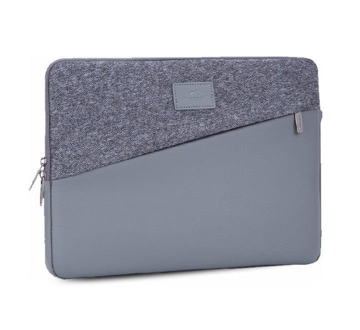 Front external zippered smartphone and cable storage compartment of Rivacase Egmont 7903 sleeve