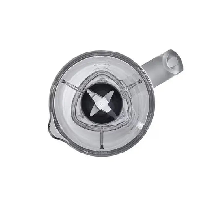 Close-up of Braun PowerBlend 1 SmoothCrush stainless steel blades and triangular jug design