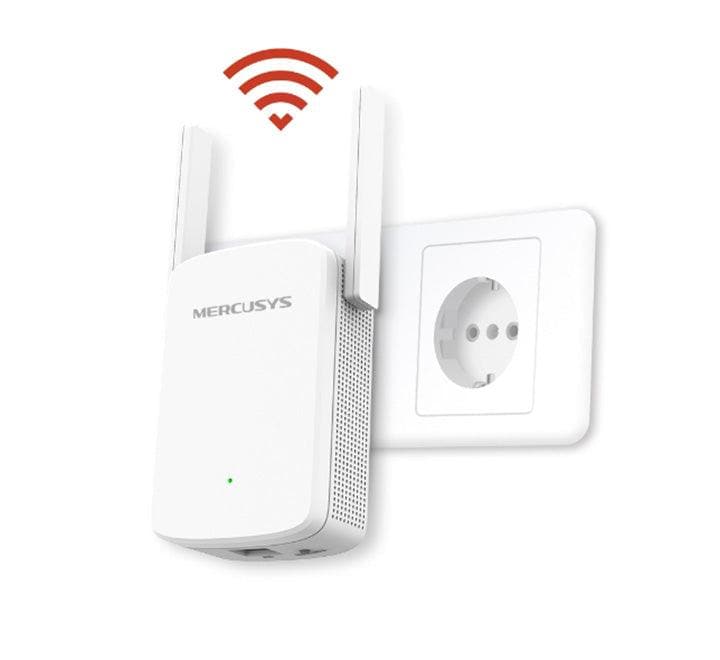 Mercusys ME30 AC1200 Wi-Fi signal booster plugged into a wall outlet for home coverage expansion
