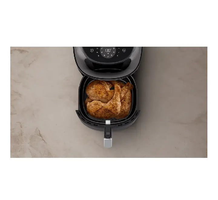 Monitoring cooking food through the transparent window on Philips NA331/00 air fryer