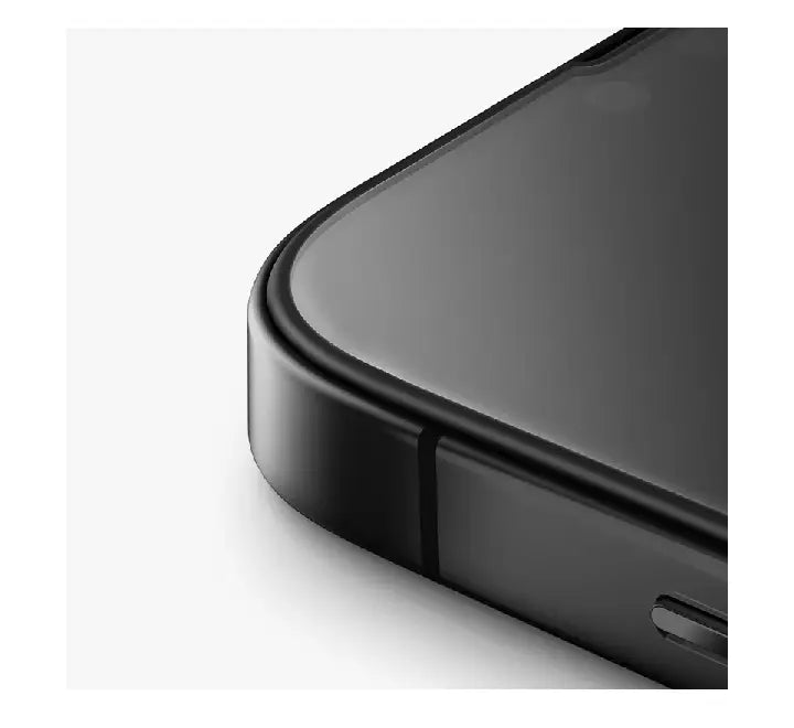 Water droplets beading smoothly off the oleophobic, fingerprint-resistant surface coating of the UNIQ Optix screen shield.