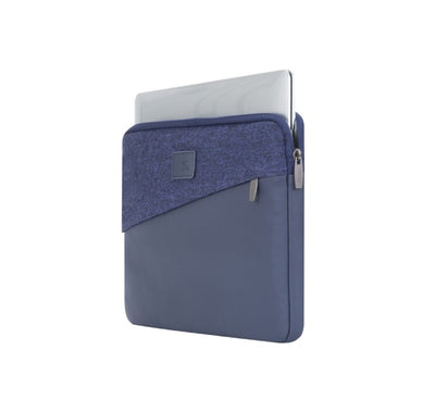 Front external zippered smartphone and cable storage compartment of Blue Rivacase Egmont 7903 sleeve